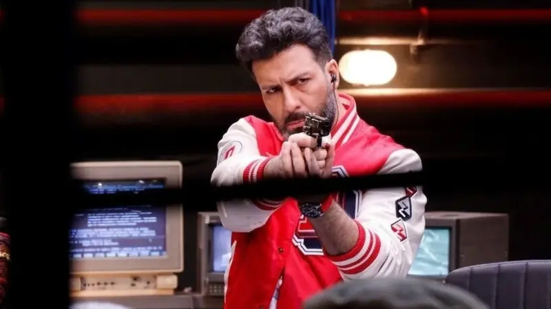 مجید واشقانی در ایست بازرسی کنار رزمندگان اسلام