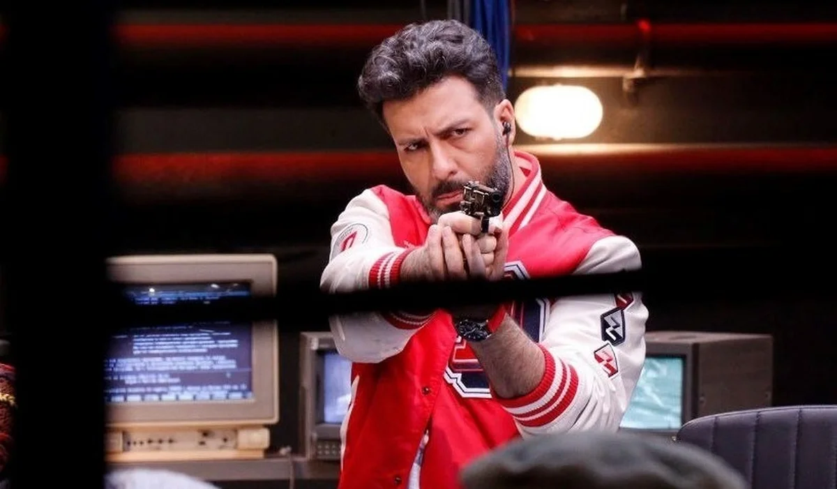 مجید واشقانی در ایست بازرسی کنار رزمندگان اسلام - وب‌گردی