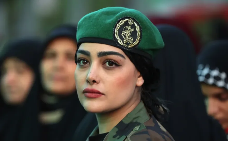 های دختران جان‌فدای ایران در راهپیمایی - سیاست