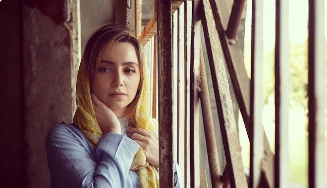سفر در زمان؛ «نازنین بیاتی» در لباس مدرسه و در 7 سالگی