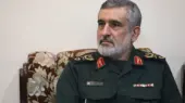 نگاهی به چیدمان منزل شهید سردار حاجی زاده / خانه‌ای با مبلمانی خوش‌رنگ و ترکیب زیبای گلدان زاموفیلیا
