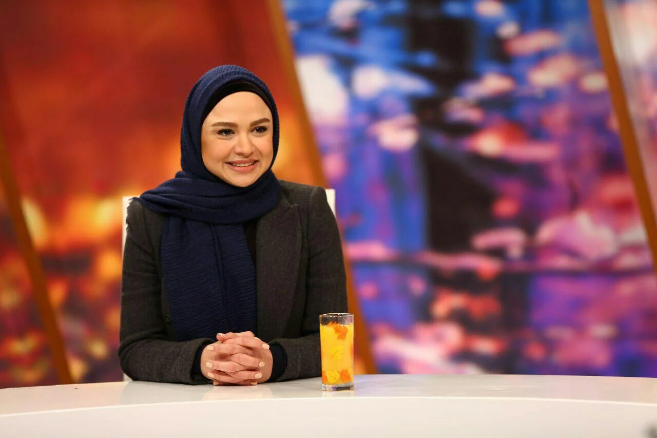 ؛ استایل نیلوفر هوشمند، بازیگر محبوب نقش «نرگس» لیسانسه ها در واقعیت - وب‌گردی