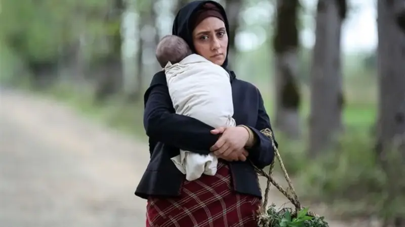 بیوگرافی و زندگی شخصی الهام طهموری بازیگر سریال «وارش»+ عکس‌های خصوصی