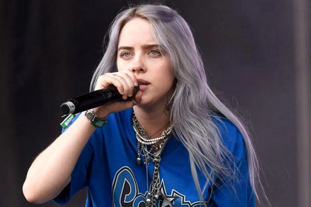 تیپ و استایل خاص بیلی آیلیش در 14 سالگی - وب‌گردی