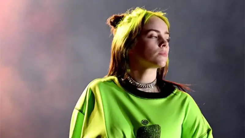 سفر در زمان؛ ظاهر بیلی آیلیش در 14 سالگی در سال 1395