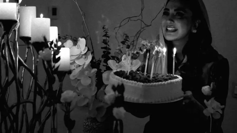 آلبوم تولد ۳۸سالگی مریم معصومی / کیک قلبی با توت فرنگی