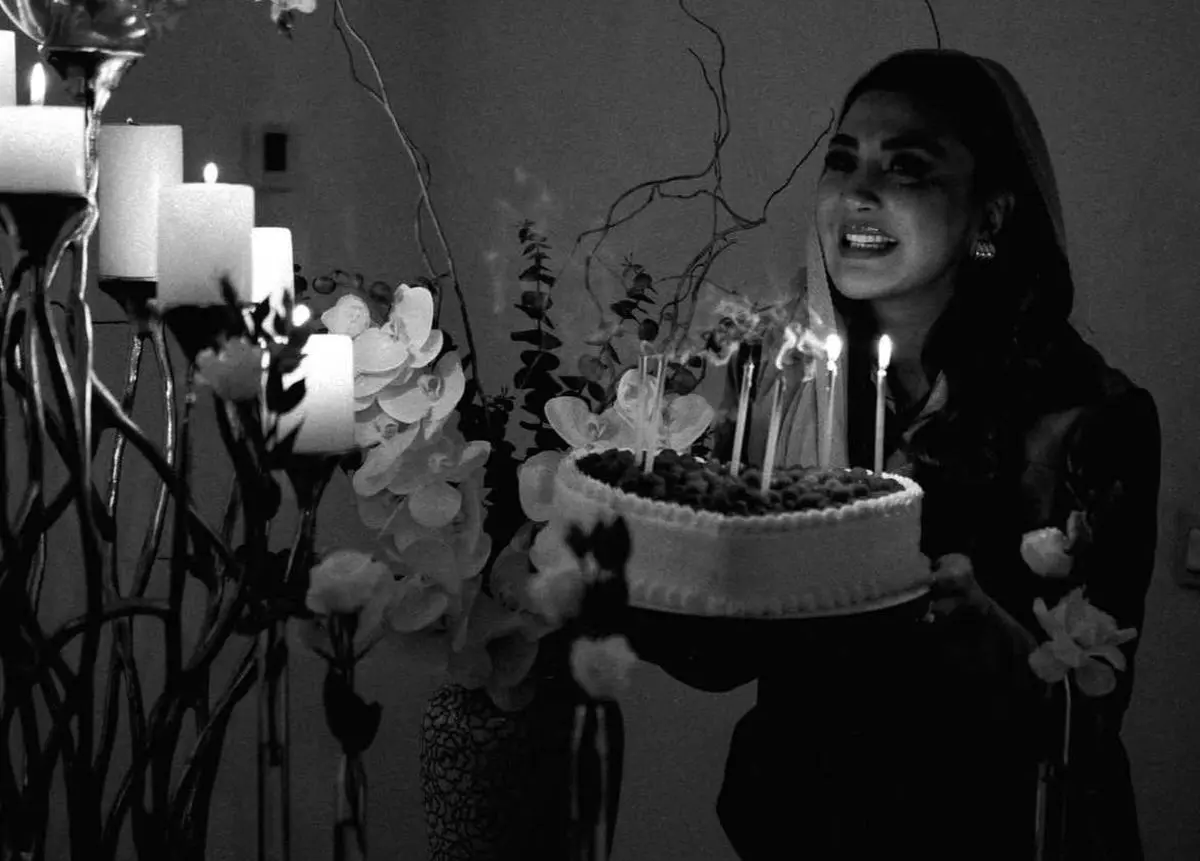 آلبوم تولد ۳۸سالگی مریم معصومی / کیک قلبی با توت فرنگی - وب‌گردی