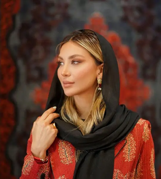 مینا مختاری