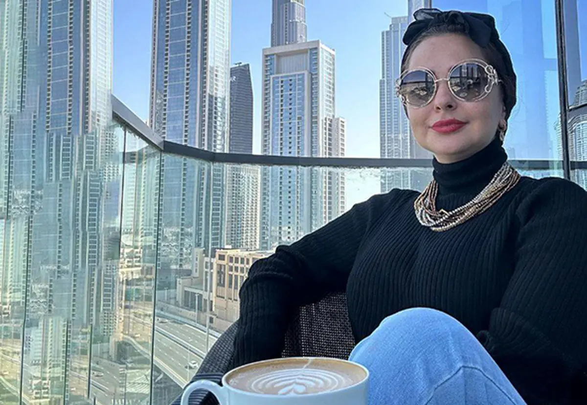 استایل شیک نفیسه روشن در عروسی برادرش - وب‌گردی