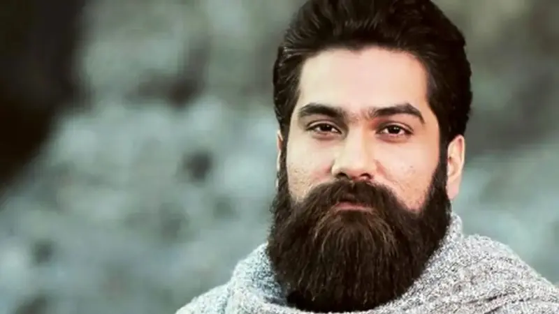 علی زندوکیلی روی خطوط ریلی خواند