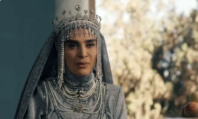 بیوگرافی اندیشه فولادوند «طلا» سریال بانوی عمارت