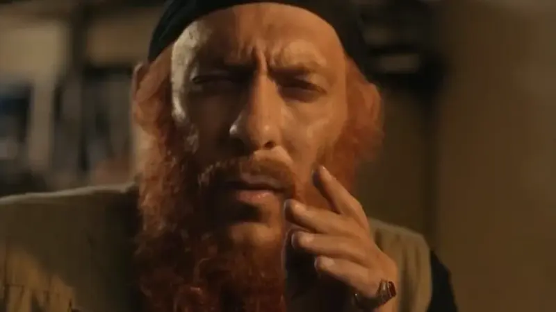 سفر در زمان | بازیگر داعشی سریال بیگانگان در کنار پسر خردسالش