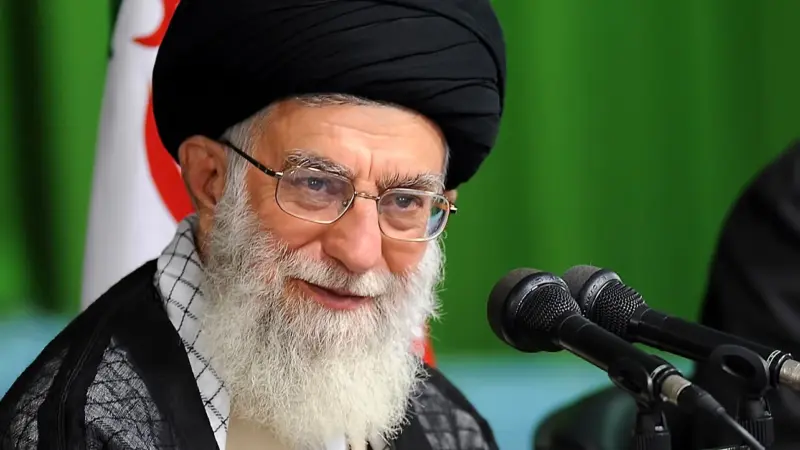سفر در زمان | رهبر شهید انقلاب آیت الله خامنه ای در یک و نیم سالگی