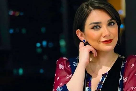 بیوگرافی نیوشا صارمی پرحاشیه ترین مجری ایران اینترنشنال + همسر و فرزندانش