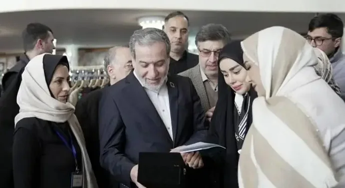 آلبوم جشن تولد دختر عباس عراقچی وزیر امور خارجه / از کیک با دیزاین کرومی تا همسر دومش - وب‌گردی
