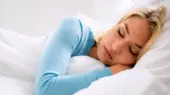 با موی خیس می‌خوابید؟/ همین حالا دست نگه دارید
