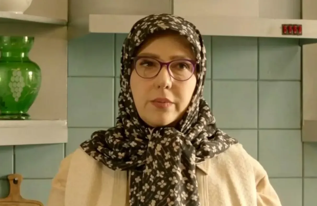 سفر در زمان؛ مادر رویا سریال کلینیک رویا در حال خلبانی - وب‌گردی