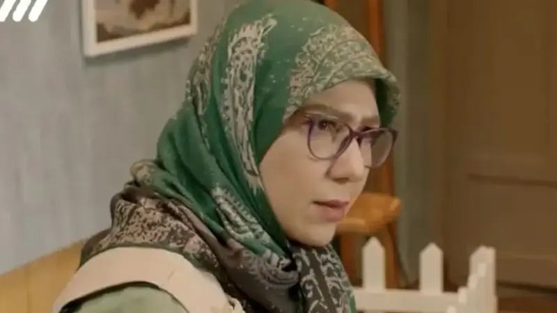عکس| سفر در زمان؛ «مادر دکتر رویا مرزبان» سریال کلینیک رویا در جشن تولد 50 سالگی اش؛ سال 1403