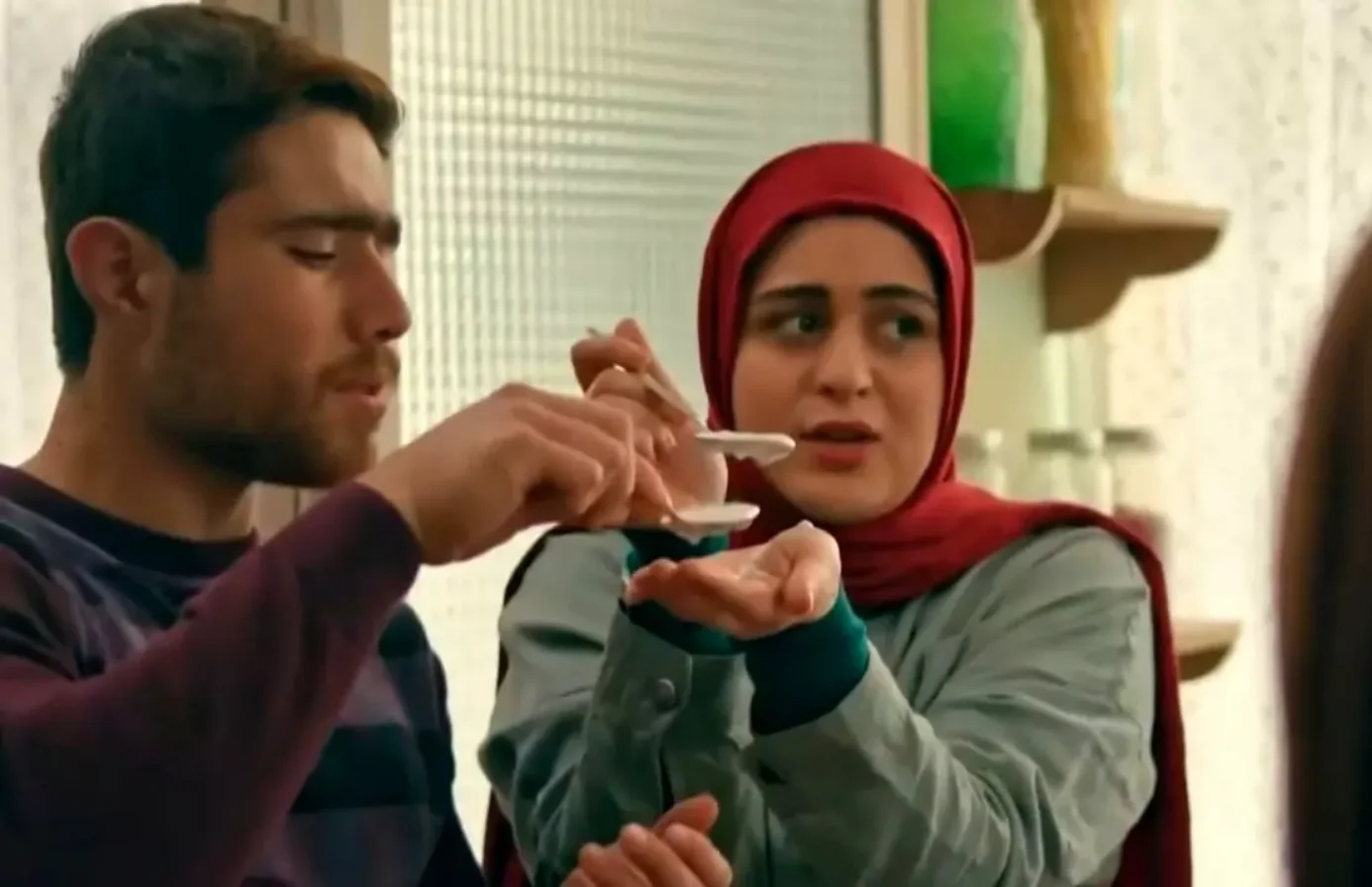 «مرجان» سریال صفا با خانواده کیست؟ بیوگرافی و سفر در زمان - وب‌گردی
