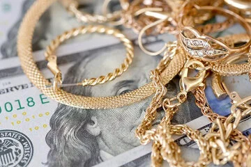 آخرین قیمت طلا و دلار در بازار امروز / ریزش شبانه، طلافروشان را ترساند