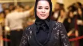 عکس خاص ملیکا شریفی‌نیا در میان گل‌های بنفش و صورتی