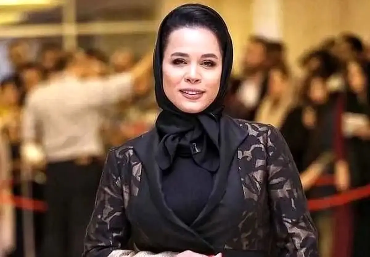خاص ملیکا شریفی‌نیا در میان گل‌های بنفش و صورتی - وب‌گردی