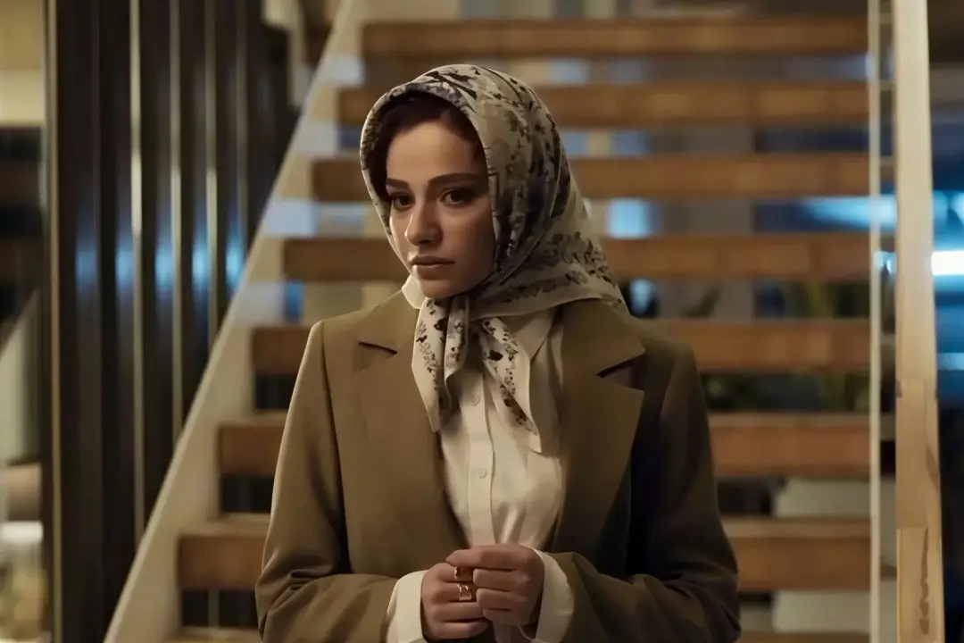 بیوگرافی مهتاب ثروتی، عاطفه سریال بی عاطفه با سری کچل و لباس های ارواح - وب‌گردی