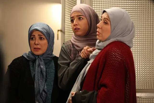 بیوگرافی دریا آقاخانی گلناز سریال اسباب زحمت / بازیگری دختر سعید آقاخانی
