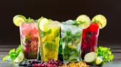 طرز تهیه موهیتو کافی شاپی اصل با و بدون آب گاز دار / موهیتو نعنایی، لیمویی و توت فرنگی برای روزهای گرم + مواد لازم