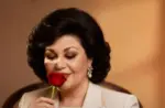 زیرخاکی از هایده در کاظمین عراق - وب‌گردی