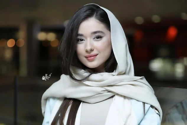 بیوگرافی ساینا روحانی آتیه غریزه - وب‌گردی