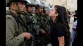 فیلم / مواجهه دردناک دختری زیبا و جوان با سربازان اسرائیلی / صحنه ای که دنیا را تکان داد و دل همه را به درد آورد