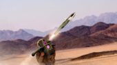 موشک جدید Raytheon چگونه سامانه قدیمی Stinger را پشت سر گذاشت؟ آزمایش موفقیت‌آمیز شلیک نسل نوین رهگیر کوتاه‌برد