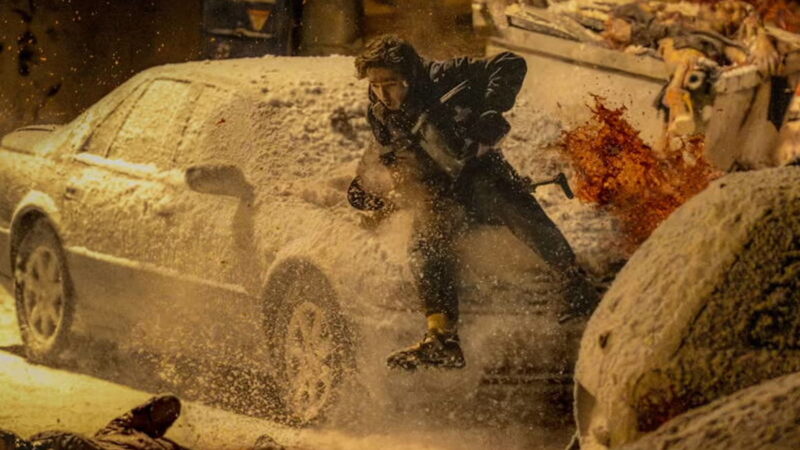 زک کرگر در برابر انتقادها: واکنش جنجالی کارگردان Resident Evil به خشم طرفداران!
