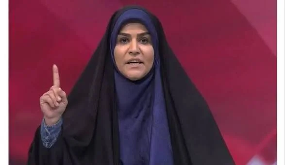 فیلم / سحر امامی مجری شیرزن صدا و سیما در مراسم تشییع رهبر شهید