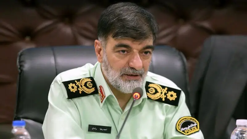 عکس سفر در زمان / تصاویر جوانی «سردار رادان در حال قدم زدن با محمدرضا آقاسی»