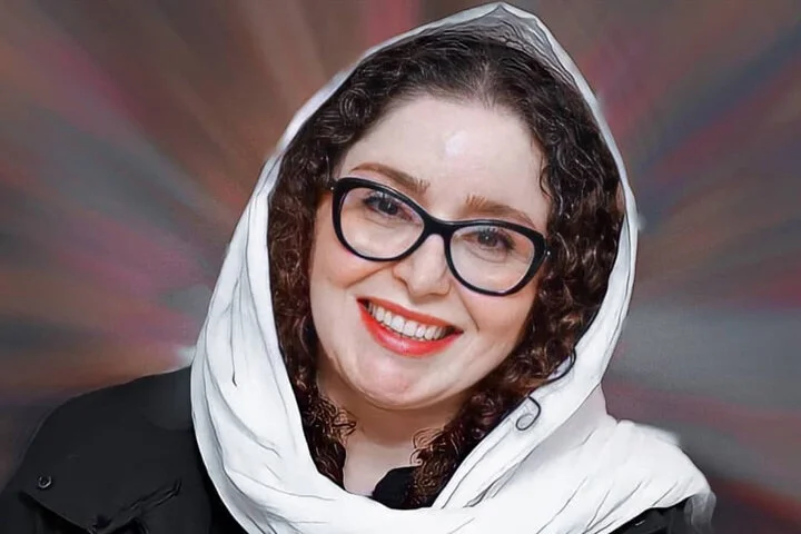 ژاله صامتی و دخترش نیاز؛ لحظاتی خاص پشت صحنه نمایش «ماهی رها» که همه را شگفت‌زده کرد - وب‌گردی