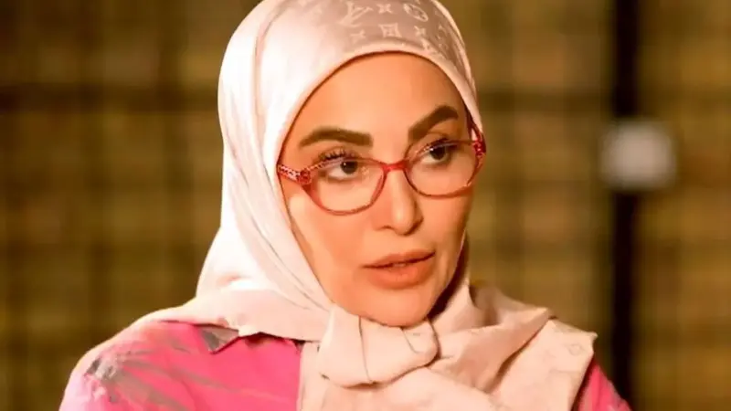 ژیلا صادقی مجری صدا و سیما در دیدار با رهبر شهید انقلاب