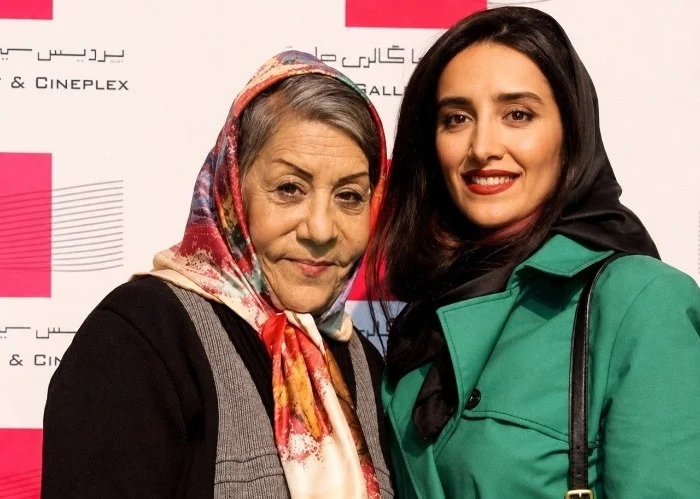شهربانو موسوی کنار دخترش