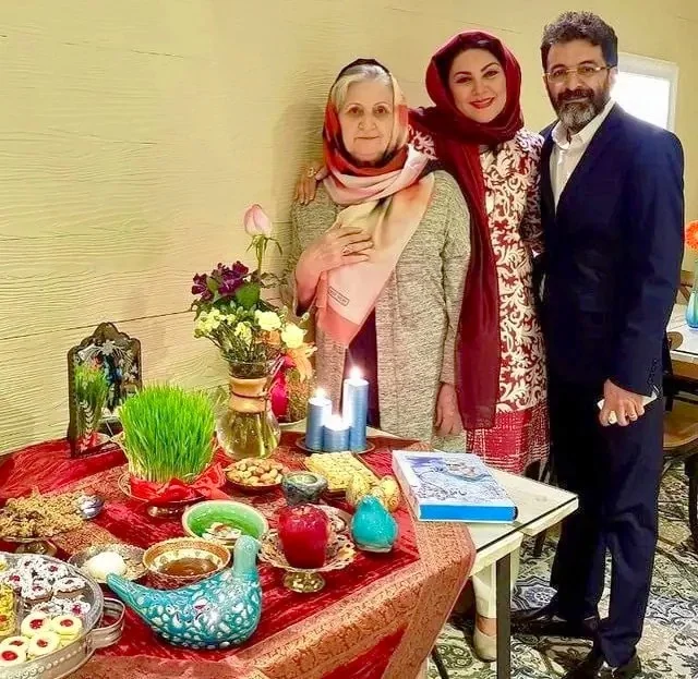 عکس لاله اسکندری در کنار مادر و همسرش ساسان فیروزی