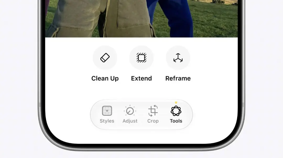 منوی ویرایش عکس با قابلیتهای Clean Up و Extend در گوشی آیفون